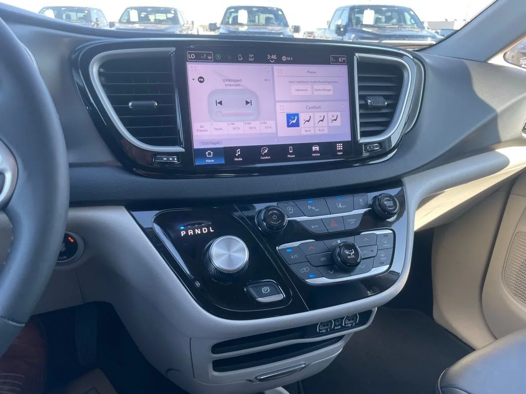 Used 2024 Chrysler Pacifica - photo 13