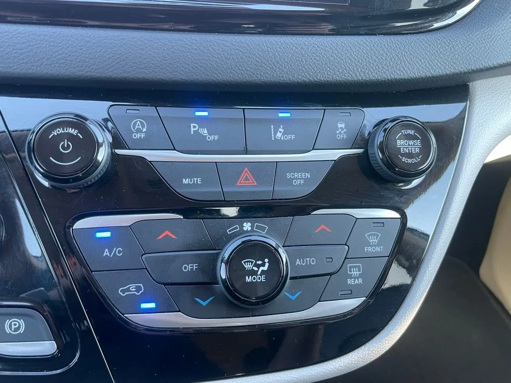 Used 2024 Chrysler Pacifica - photo 14