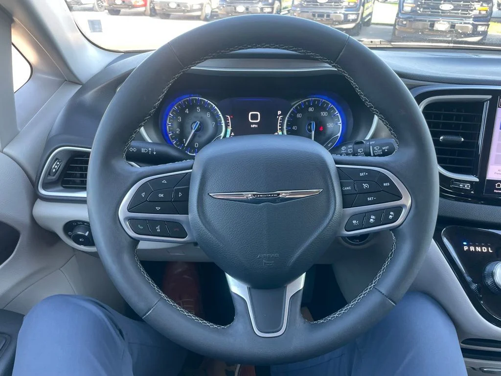Used 2024 Chrysler Pacifica - photo 25