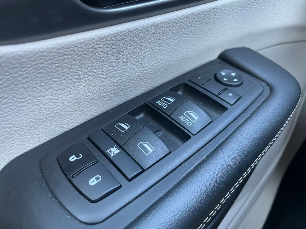 Used 2024 Chrysler Pacifica - photo 26