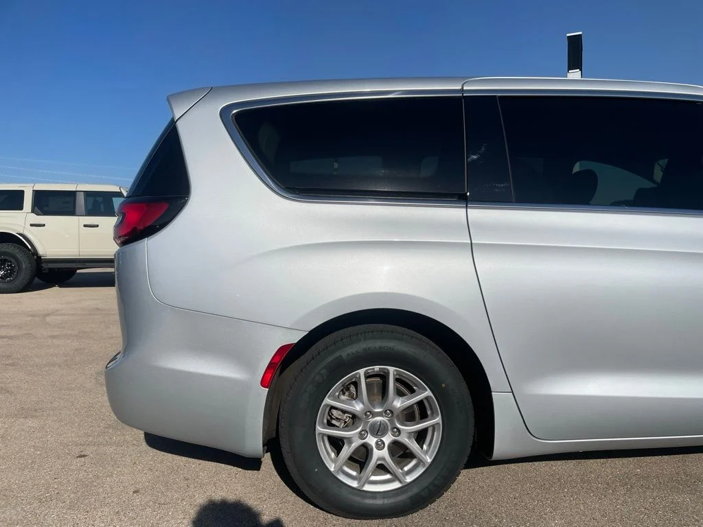Used 2024 Chrysler Pacifica - photo 40