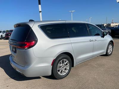 Used 2024 Chrysler Pacifica - photo 2