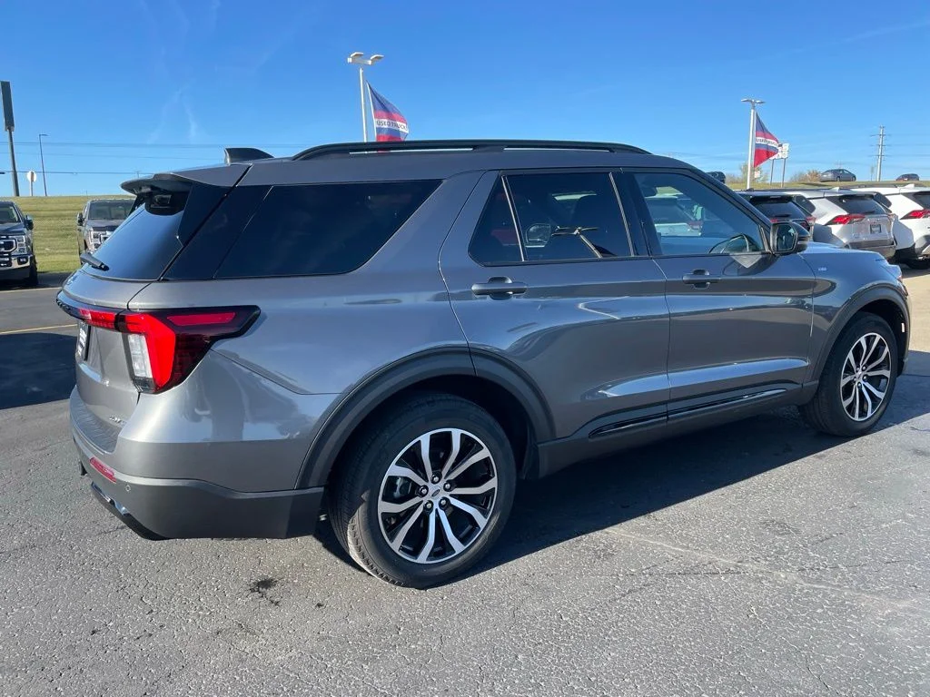 Used 2025 Ford Explorer - photo 6
