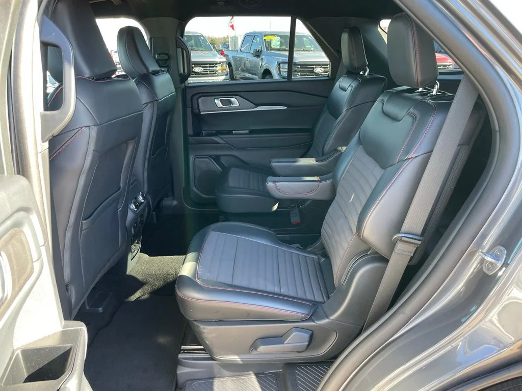 Used 2025 Ford Explorer - photo 10