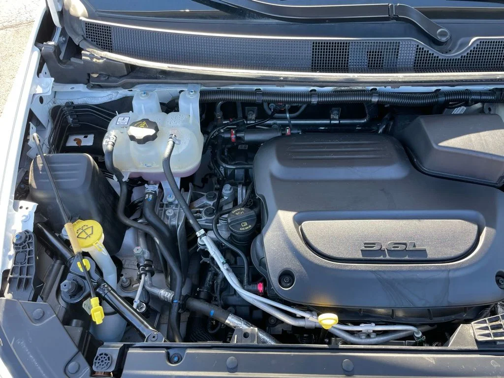 Used 2025 Chrysler Pacifica - photo 43