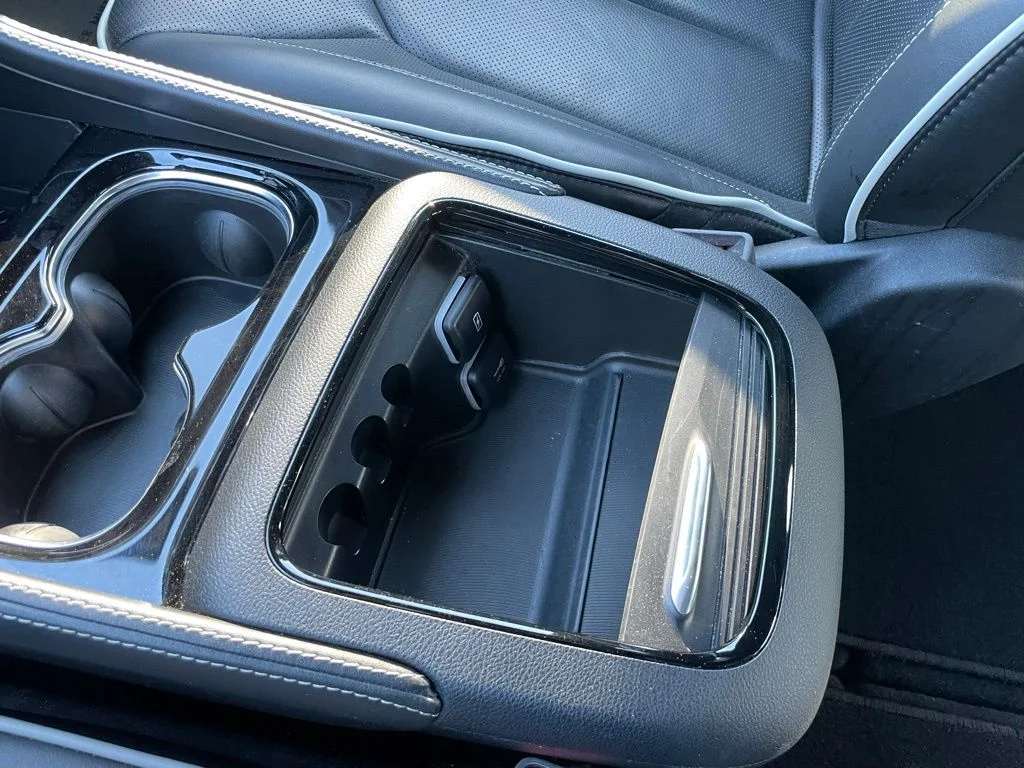 Used 2025 Chrysler Pacifica - photo 52