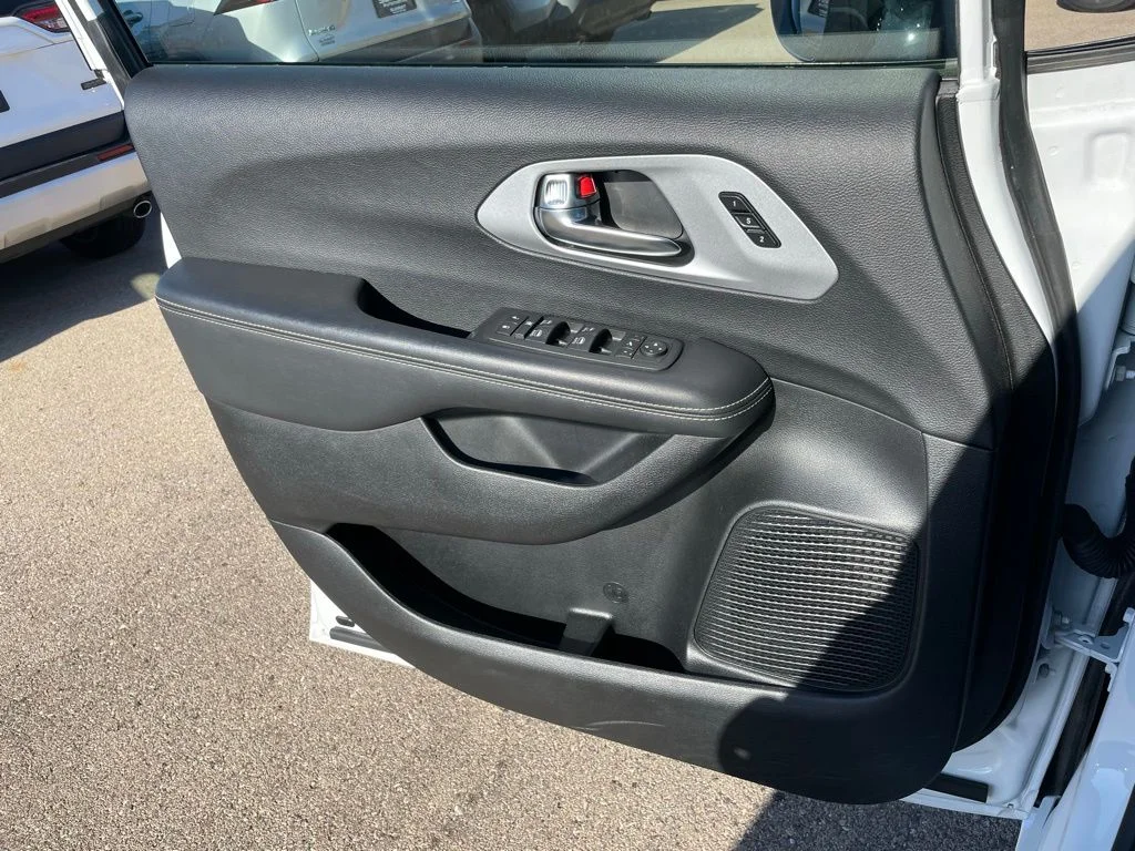 Used 2025 Chrysler Pacifica - photo 54