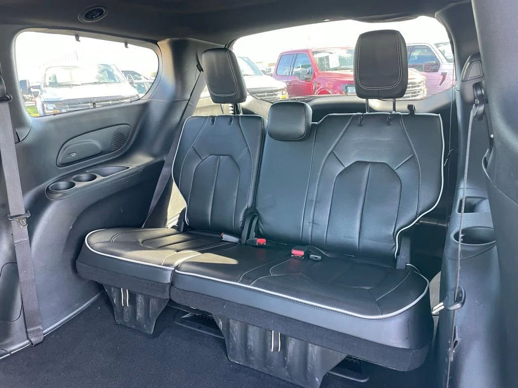 Used 2025 Chrysler Pacifica - photo 11