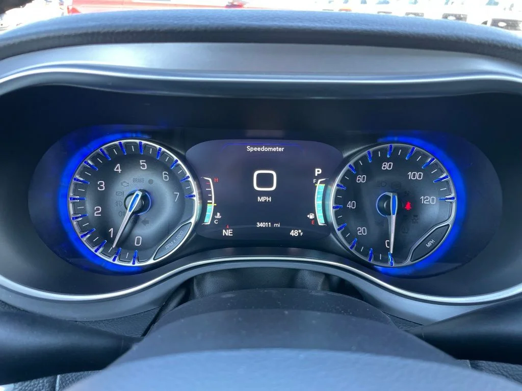 Used 2025 Chrysler Pacifica - photo 12