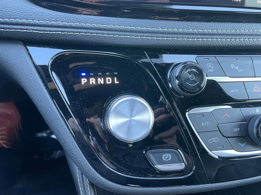 Used 2025 Chrysler Pacifica - photo 16