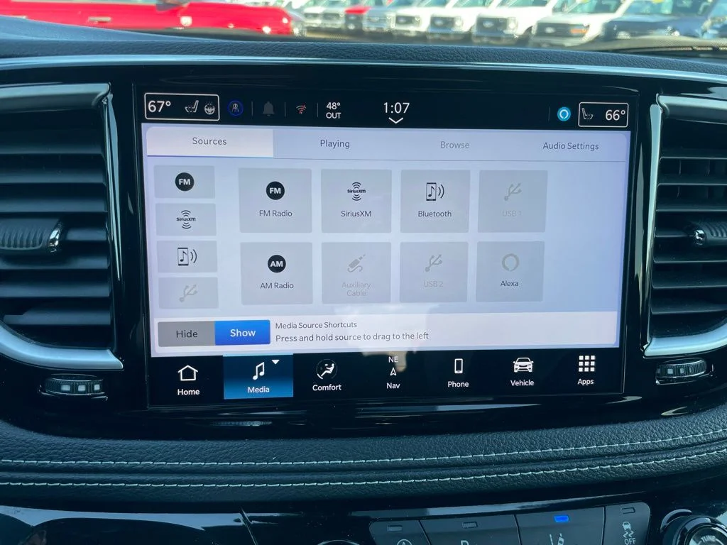 Used 2025 Chrysler Pacifica - photo 17