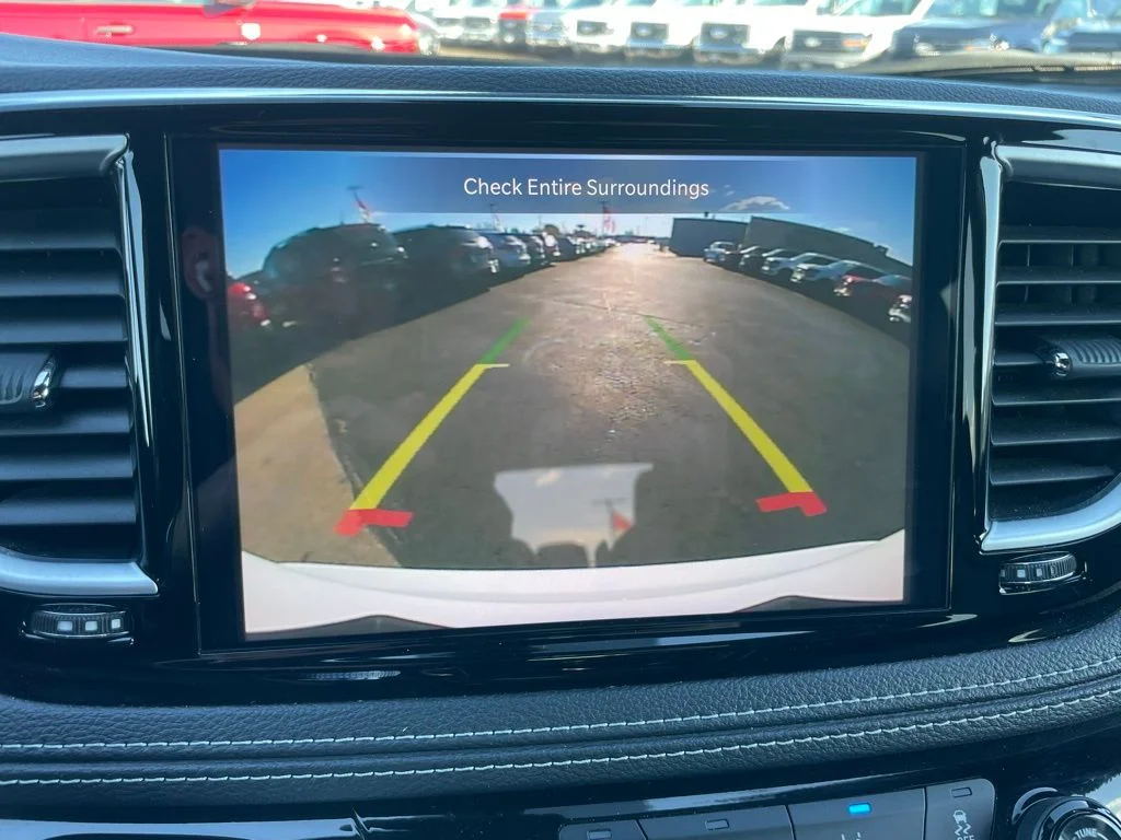 Used 2025 Chrysler Pacifica - photo 20
