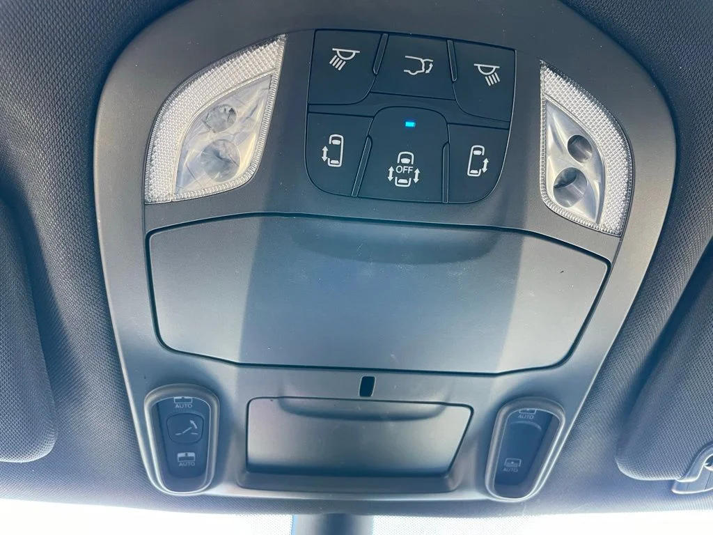 Used 2025 Chrysler Pacifica - photo 21