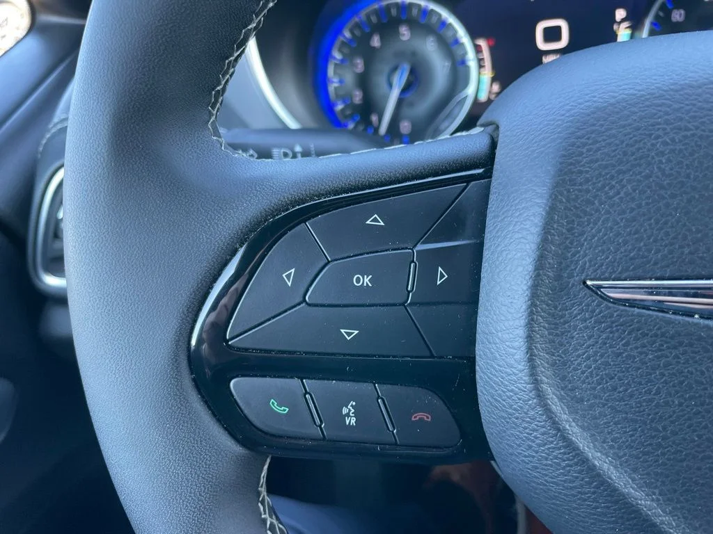Used 2025 Chrysler Pacifica - photo 24