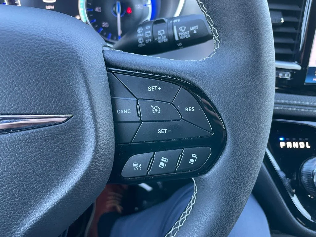 Used 2025 Chrysler Pacifica - photo 25