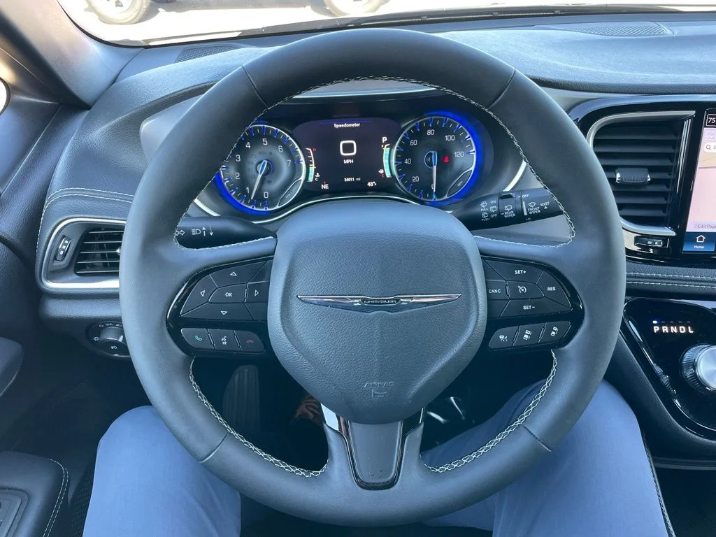 Used 2025 Chrysler Pacifica - photo 26