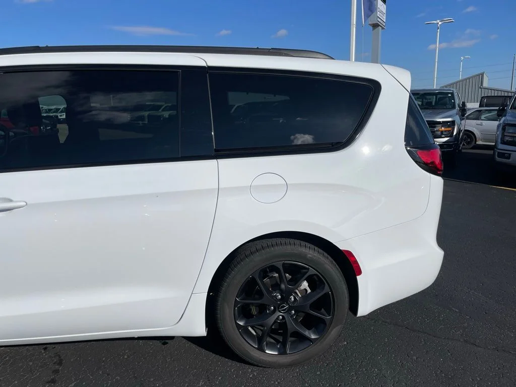 Used 2025 Chrysler Pacifica - photo 32