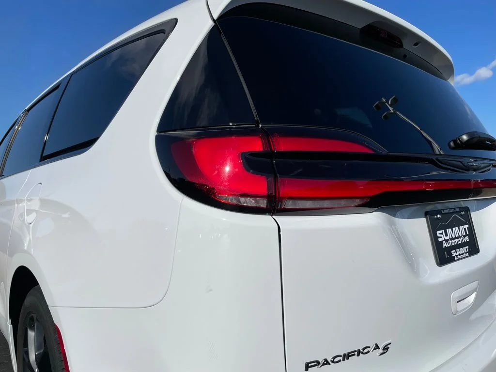 Used 2025 Chrysler Pacifica - photo 33