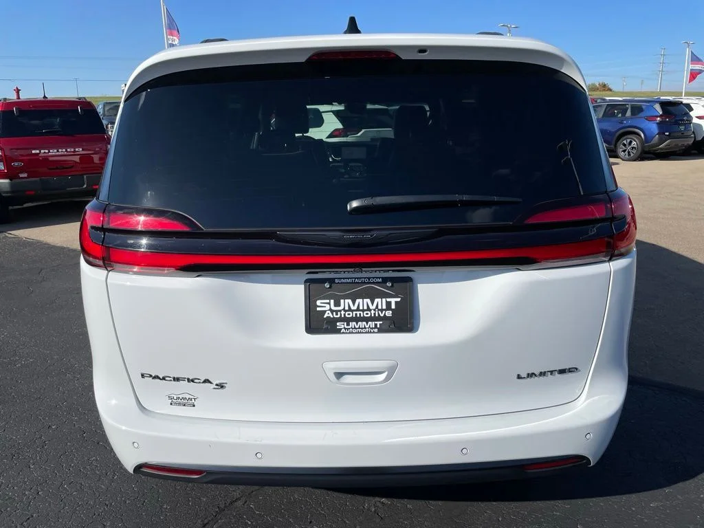 Used 2025 Chrysler Pacifica - photo 34
