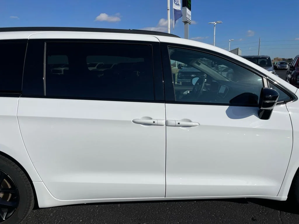 Used 2025 Chrysler Pacifica - photo 39