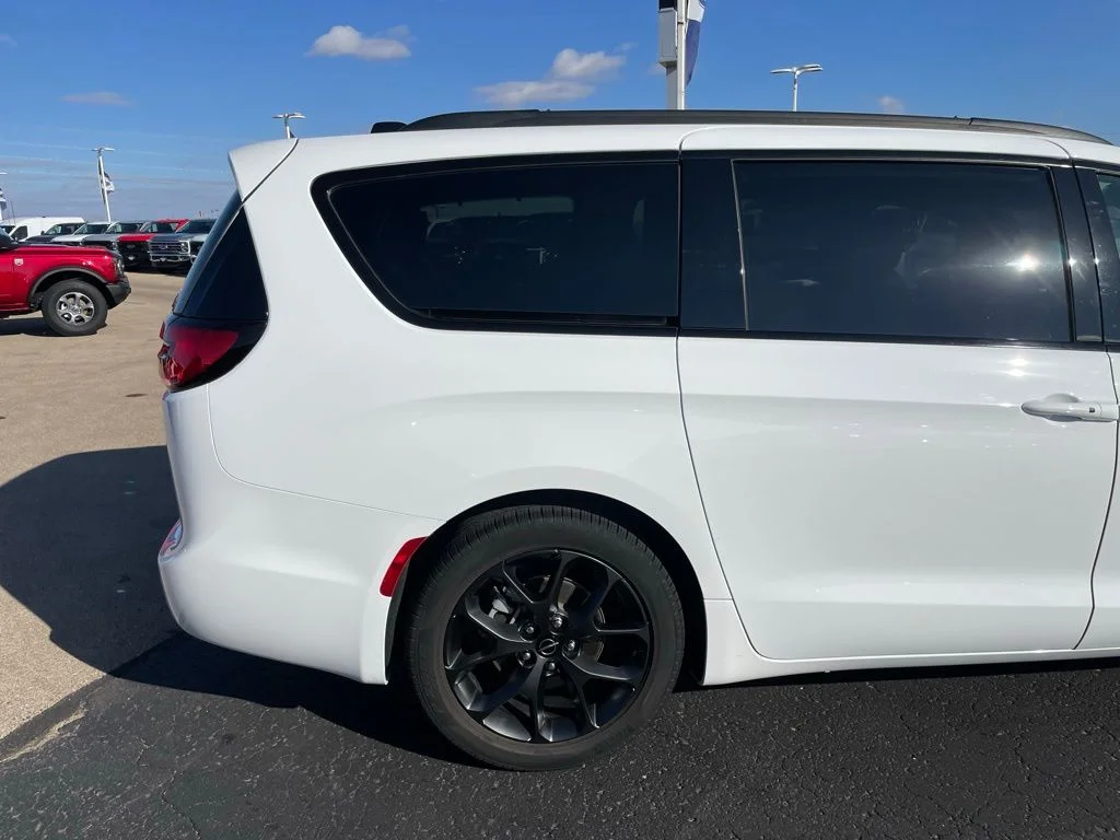 Used 2025 Chrysler Pacifica - photo 40