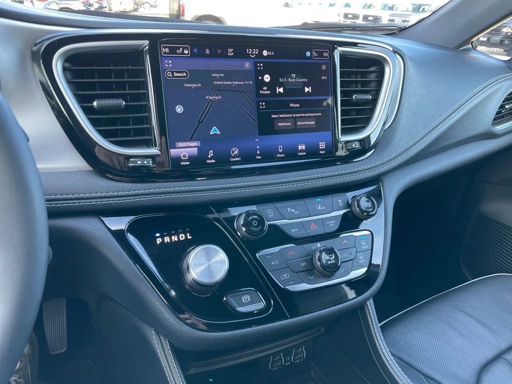 Used 2025 Chrysler Pacifica - photo 13