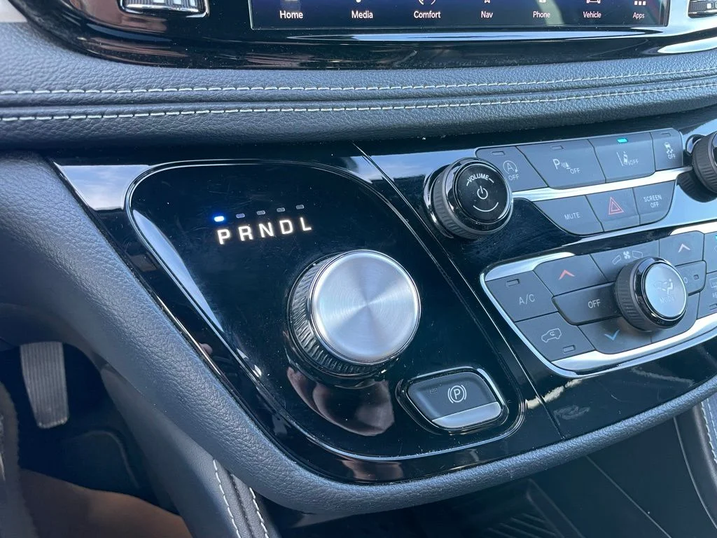 Used 2025 Chrysler Pacifica - photo 16