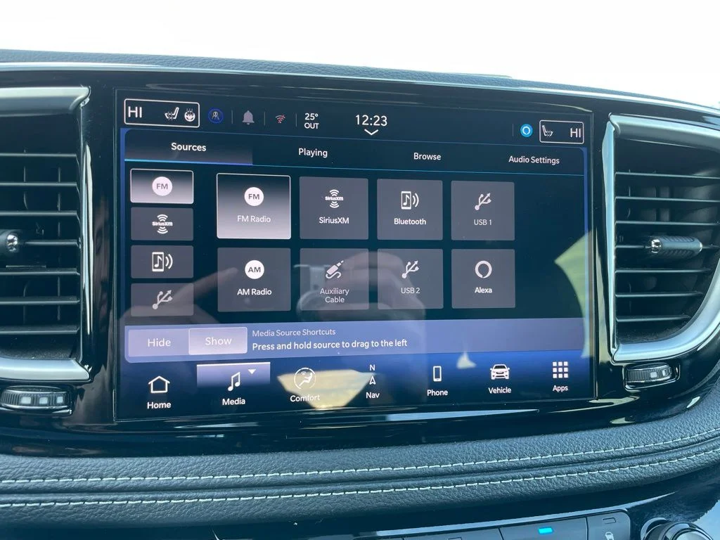 Used 2025 Chrysler Pacifica - photo 19
