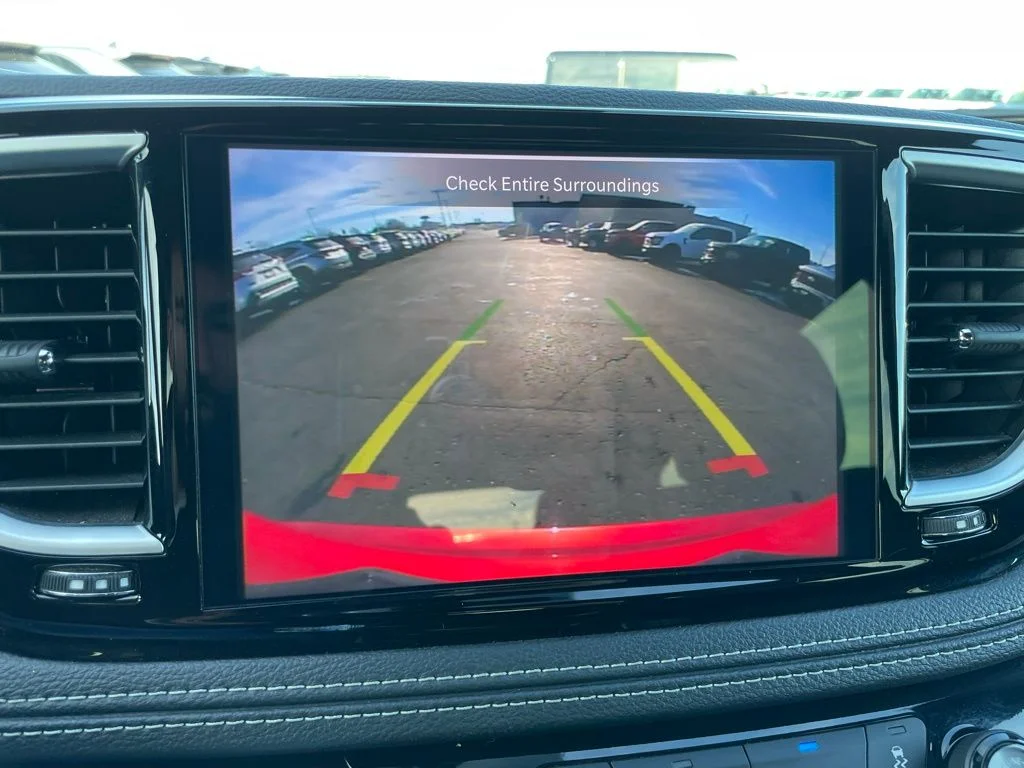 Used 2025 Chrysler Pacifica - photo 22