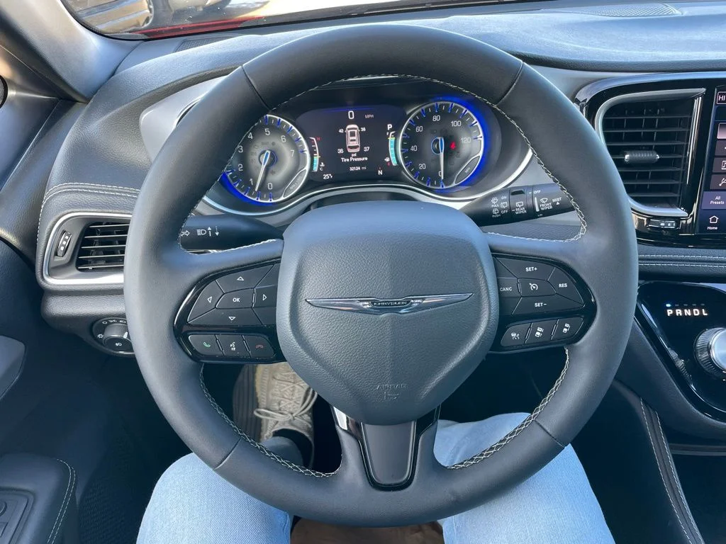 Used 2025 Chrysler Pacifica - photo 28