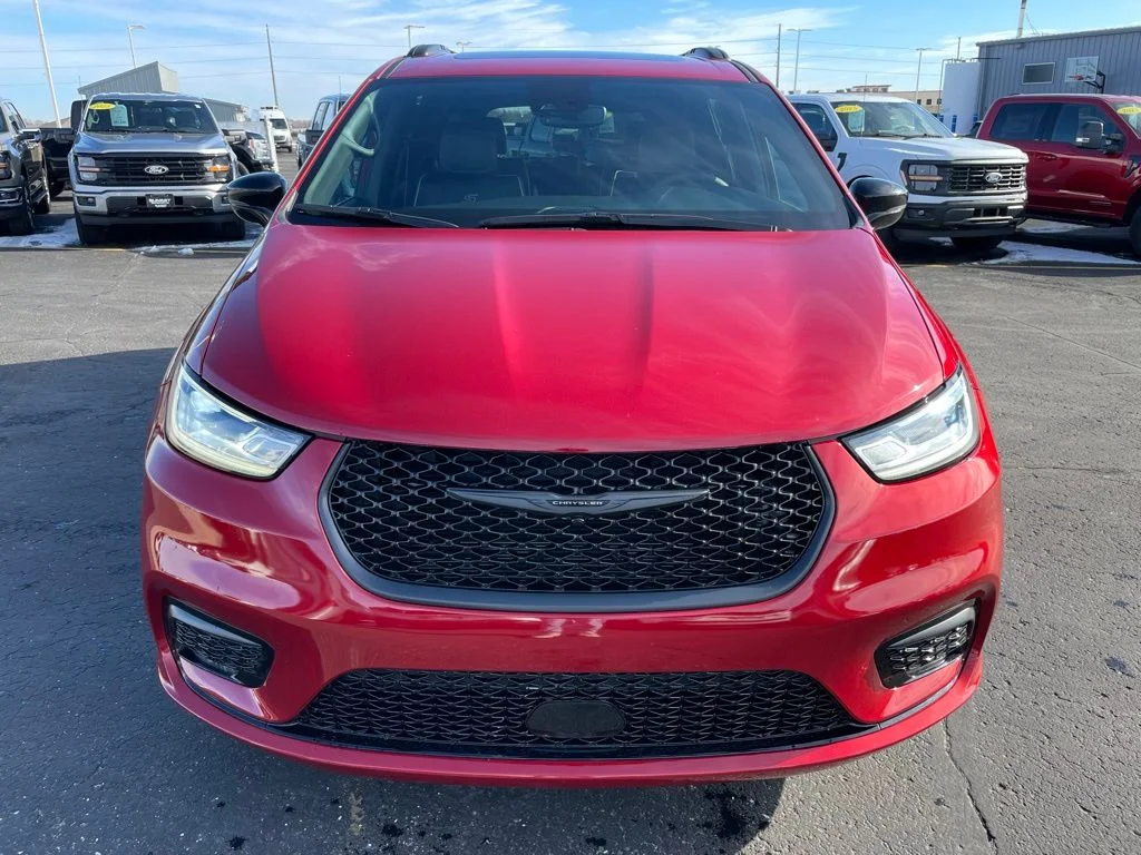 Used 2025 Chrysler Pacifica - photo 31