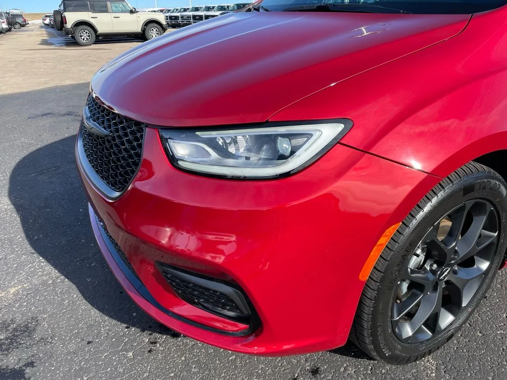 Used 2025 Chrysler Pacifica - photo 32