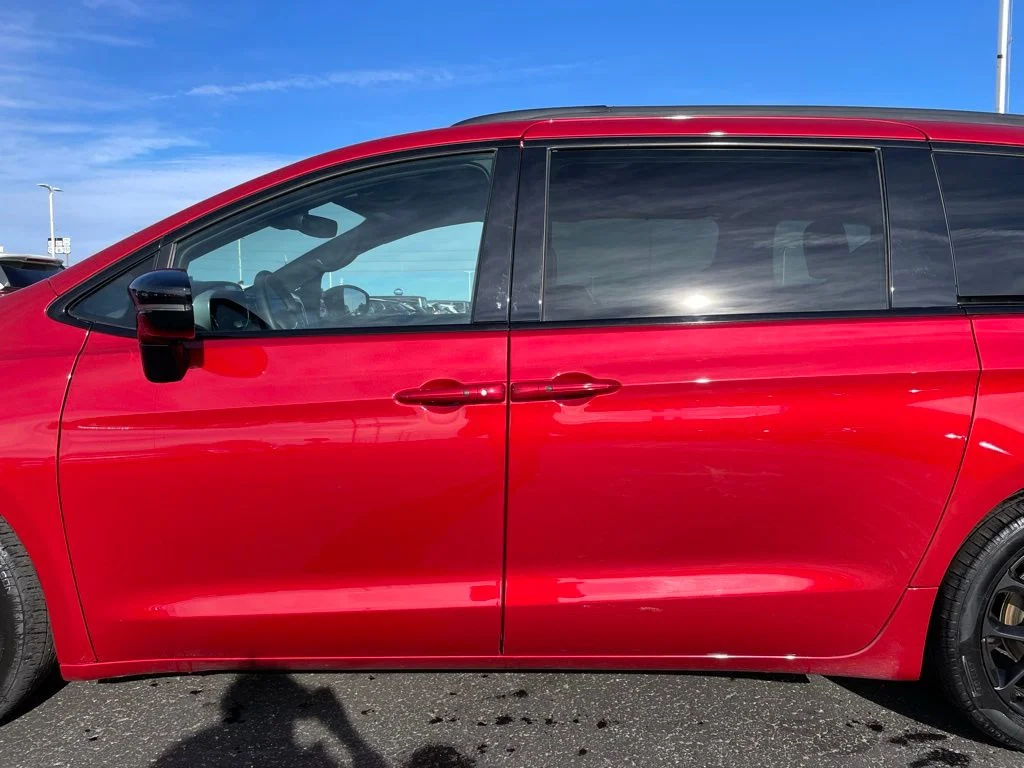 Used 2025 Chrysler Pacifica - photo 33