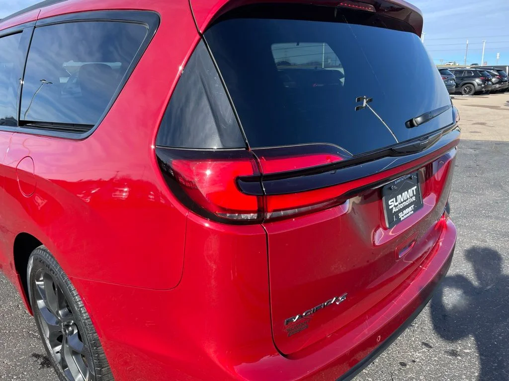 Used 2025 Chrysler Pacifica - photo 35