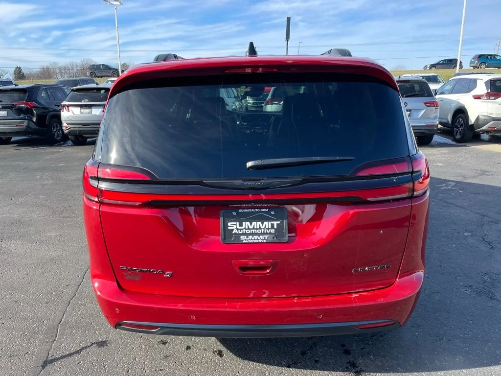 Used 2025 Chrysler Pacifica - photo 36