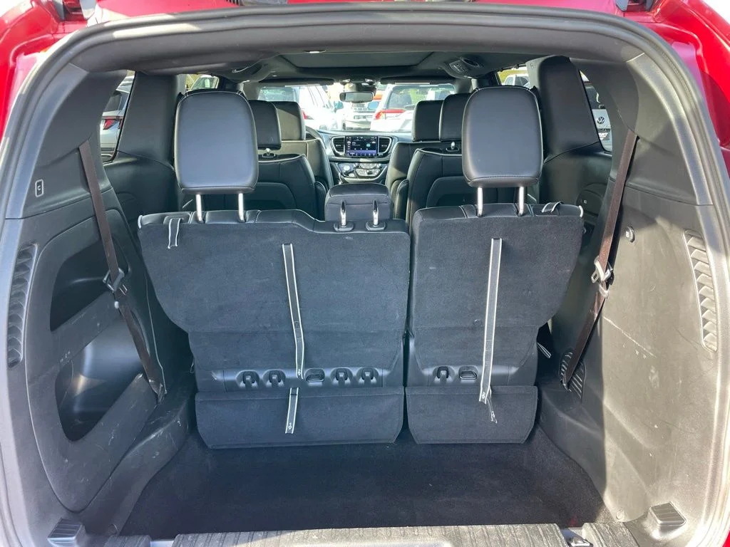Used 2025 Chrysler Pacifica - photo 37