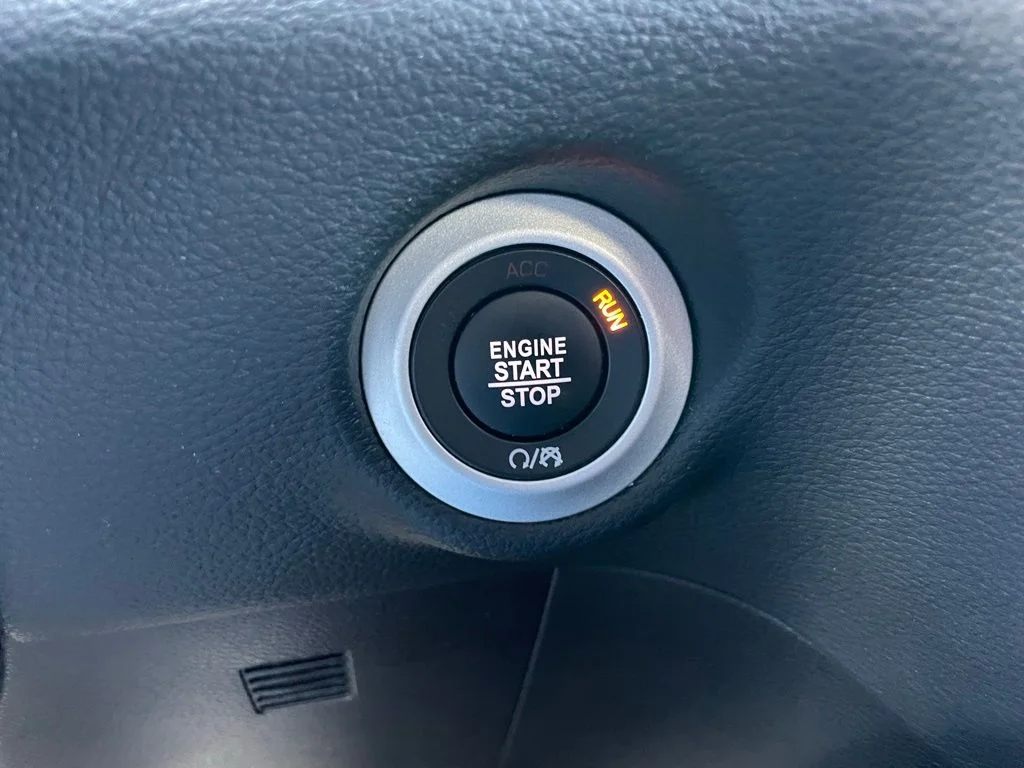Used 2025 Chrysler Pacifica - photo 52