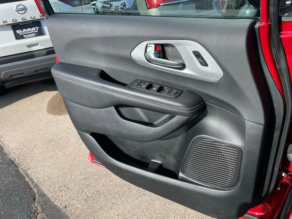 Used 2025 Chrysler Pacifica - photo 54