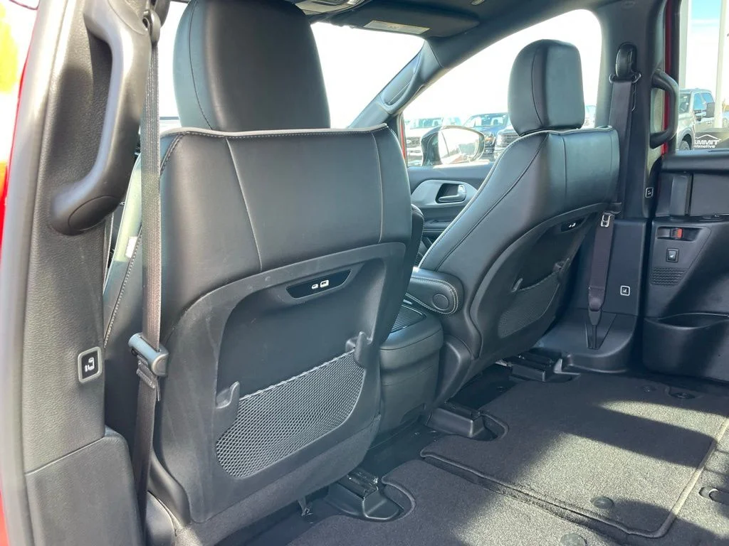 Used 2025 Chrysler Pacifica - photo 55