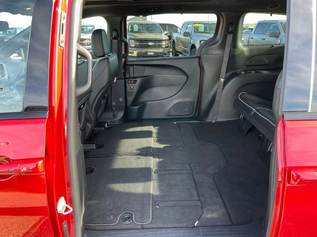 Used 2025 Chrysler Pacifica - photo 56