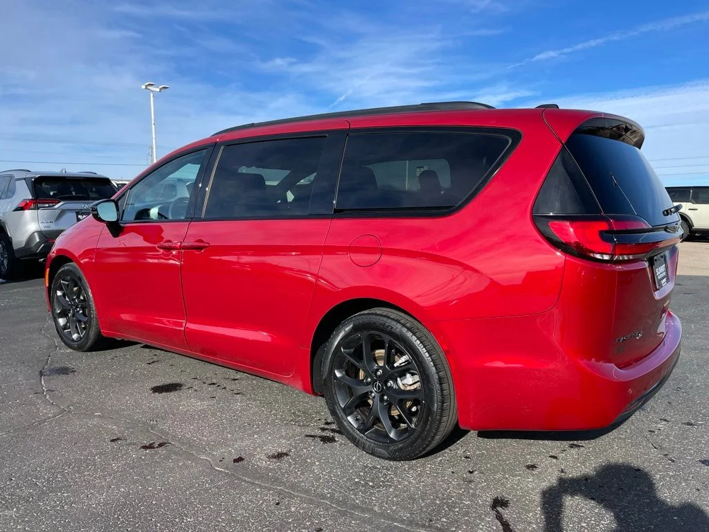 Used 2025 Chrysler Pacifica - photo 7
