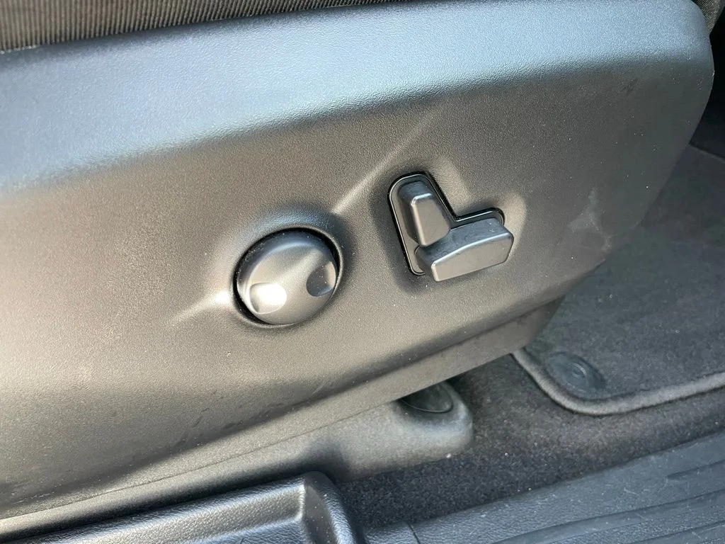 Used 2025 Chrysler Pacifica - photo 61