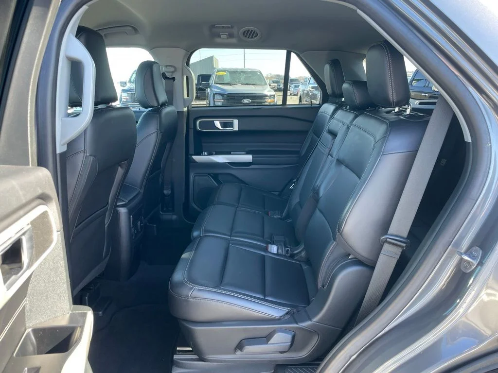 Used 2023 Ford Explorer - photo 10