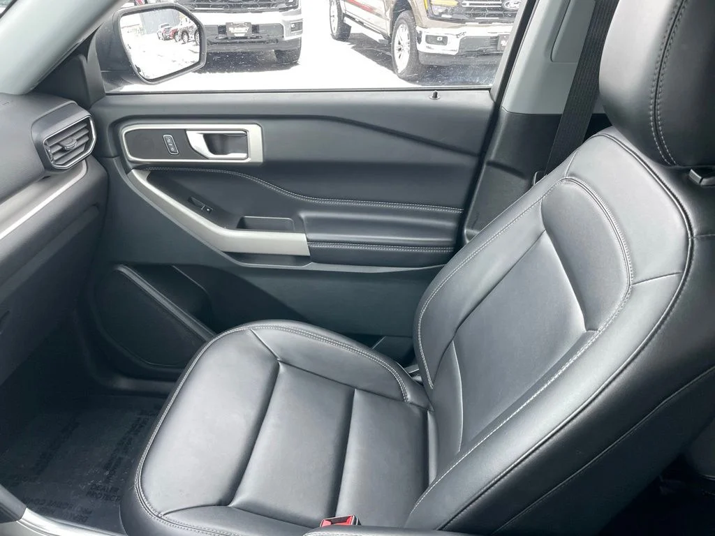Used 2023 Ford Explorer - photo 23