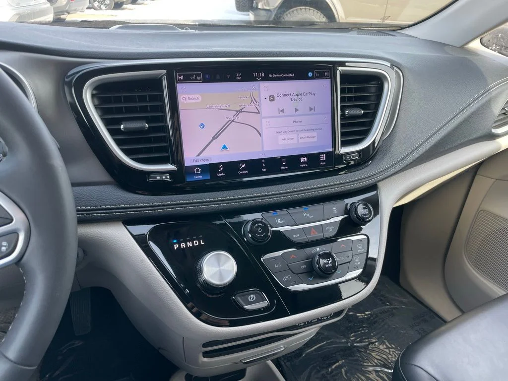 Used 2024 Chrysler Pacifica - photo 13