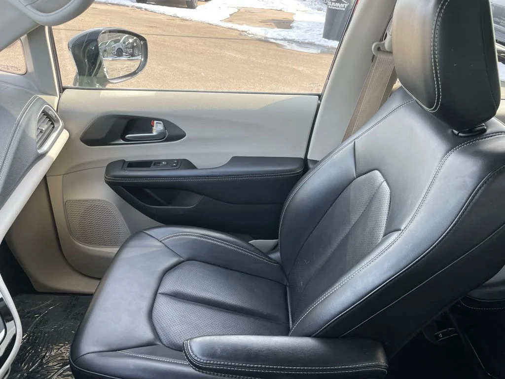 Used 2024 Chrysler Pacifica - photo 23