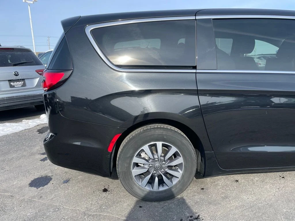 Used 2024 Chrysler Pacifica - photo 32