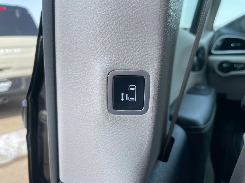 Used 2024 Chrysler Pacifica - photo 60