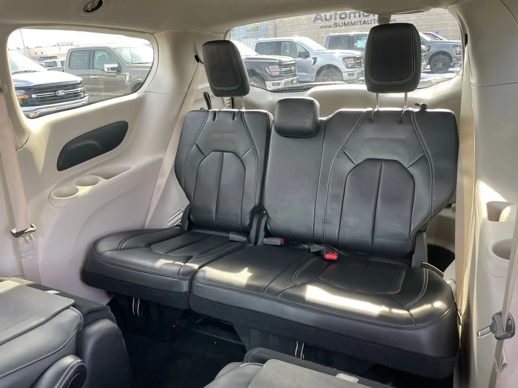 Used 2024 Chrysler Pacifica - photo 11