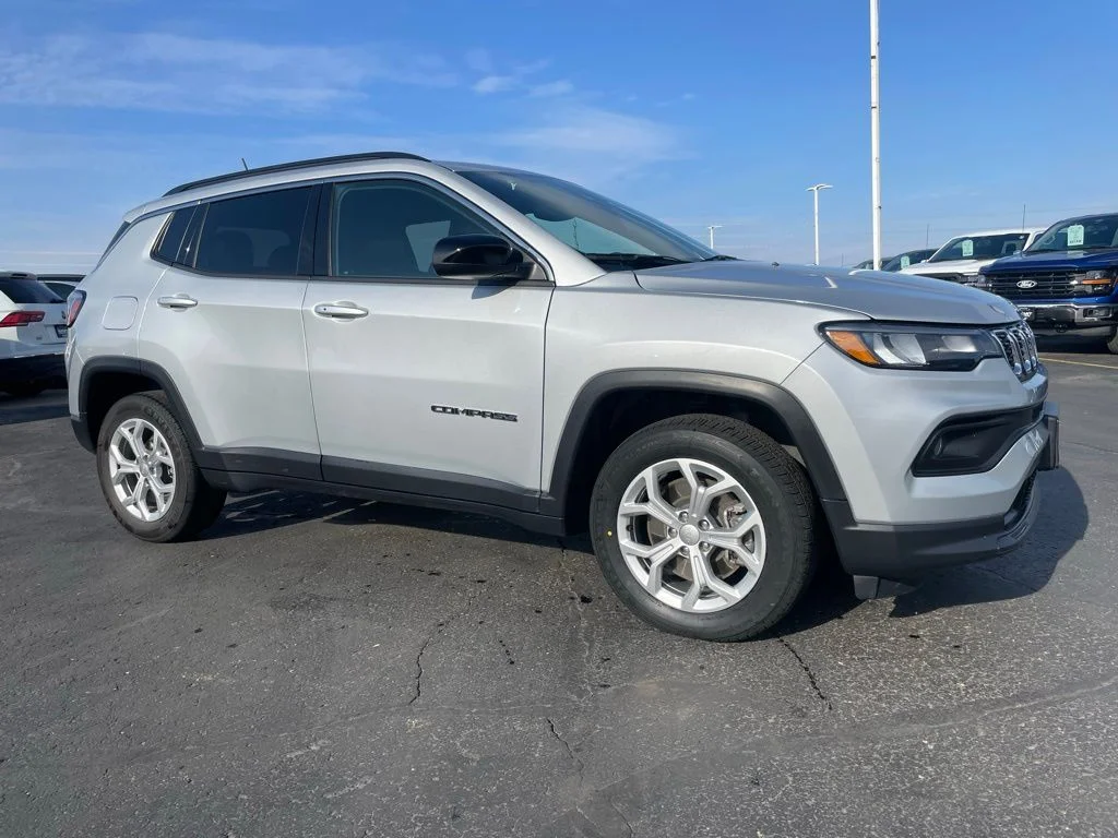 Used 2024 Jeep Compass - photo 5